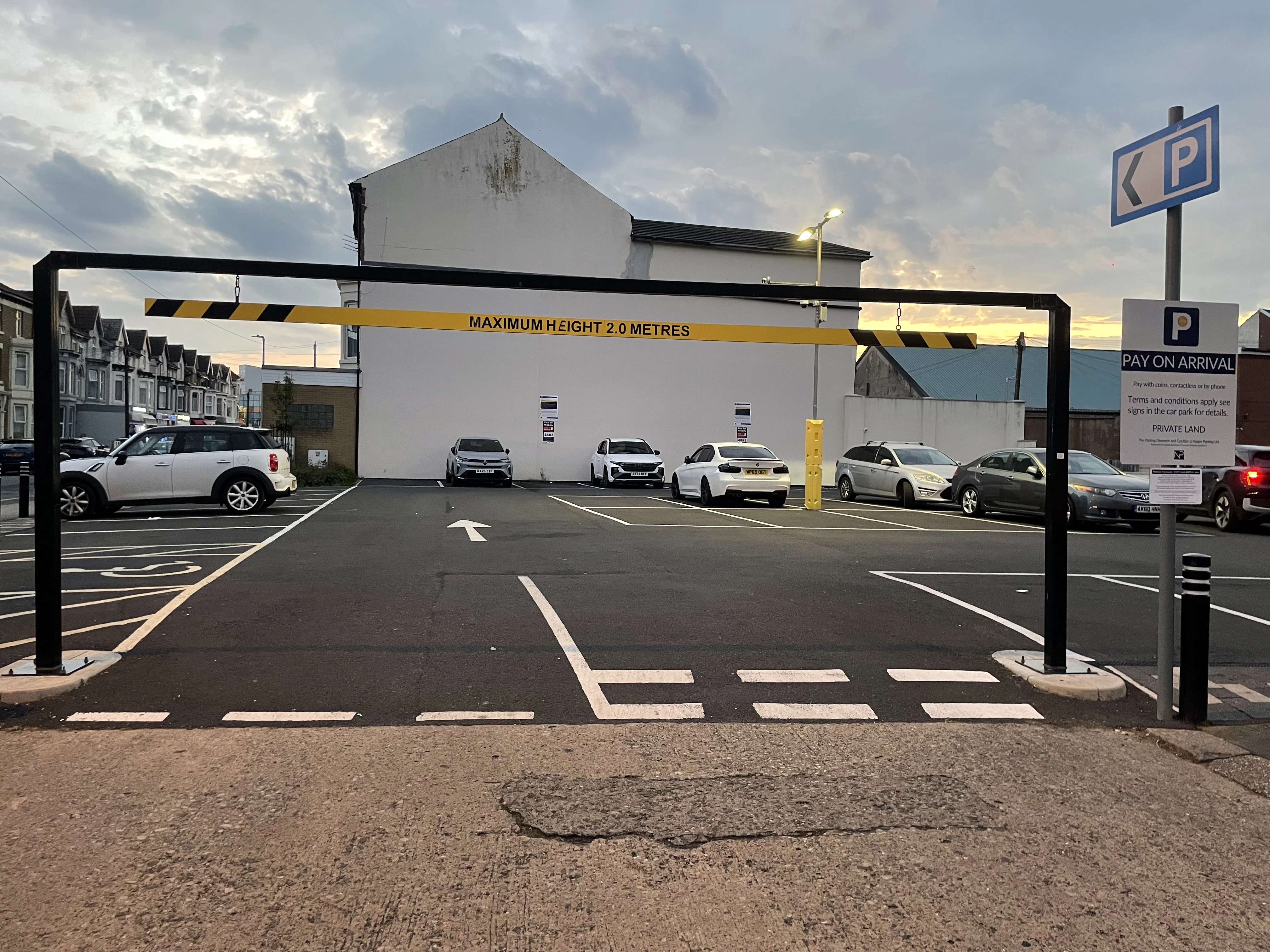Entrance to Napier Bond Street Car Park with a 2 metre height barrier